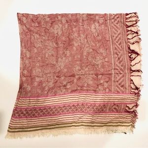VINCE CAMUTO Lightweight Pink Scarf Frayed Edges